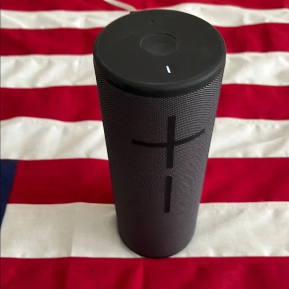 Black Portable Bluetooth Speaker - Picture 1 of 13